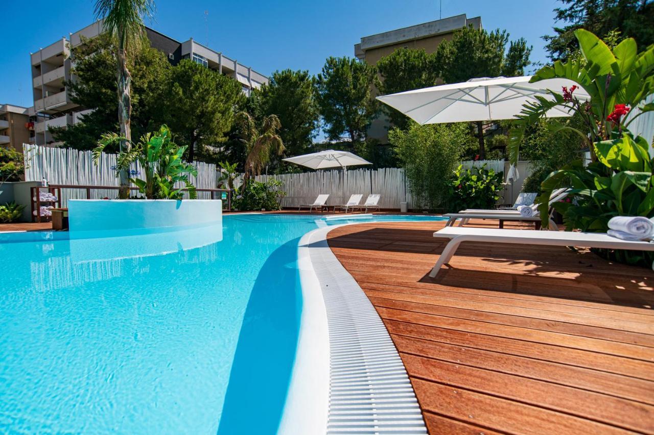 Hi Hotel Bari Esterno foto