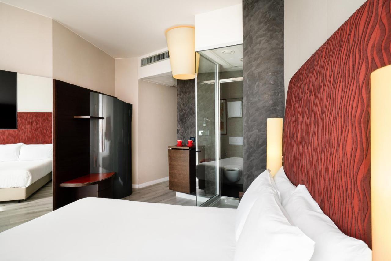 Hi Hotel Bari Esterno foto