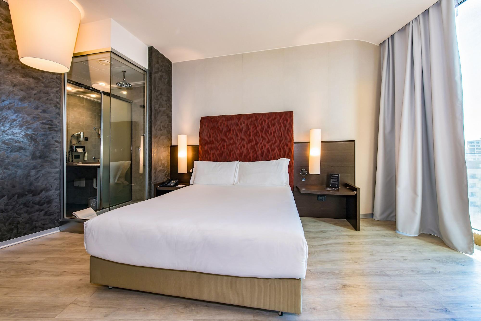Hi Hotel Bari Esterno foto