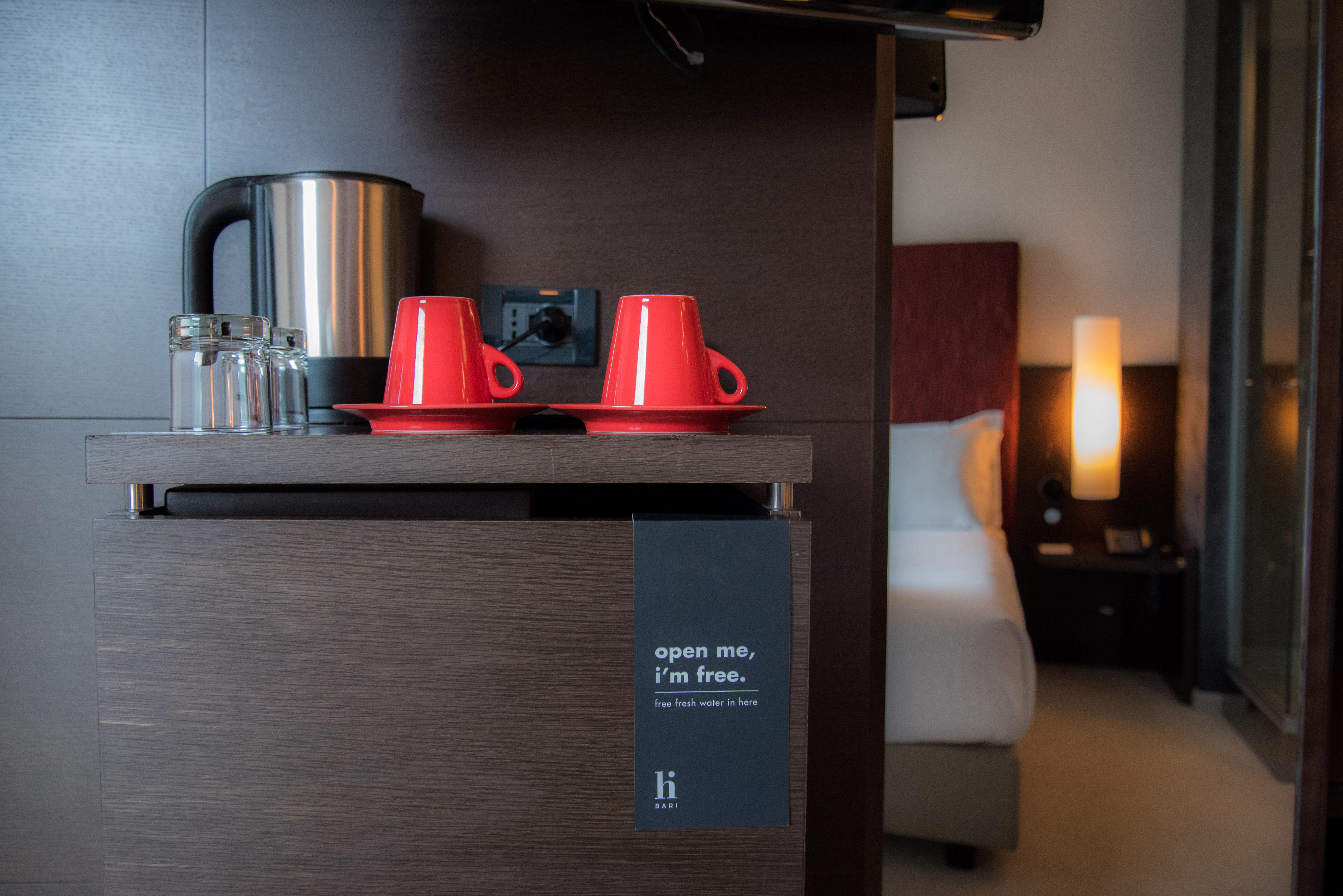 Hi Hotel Bari Esterno foto