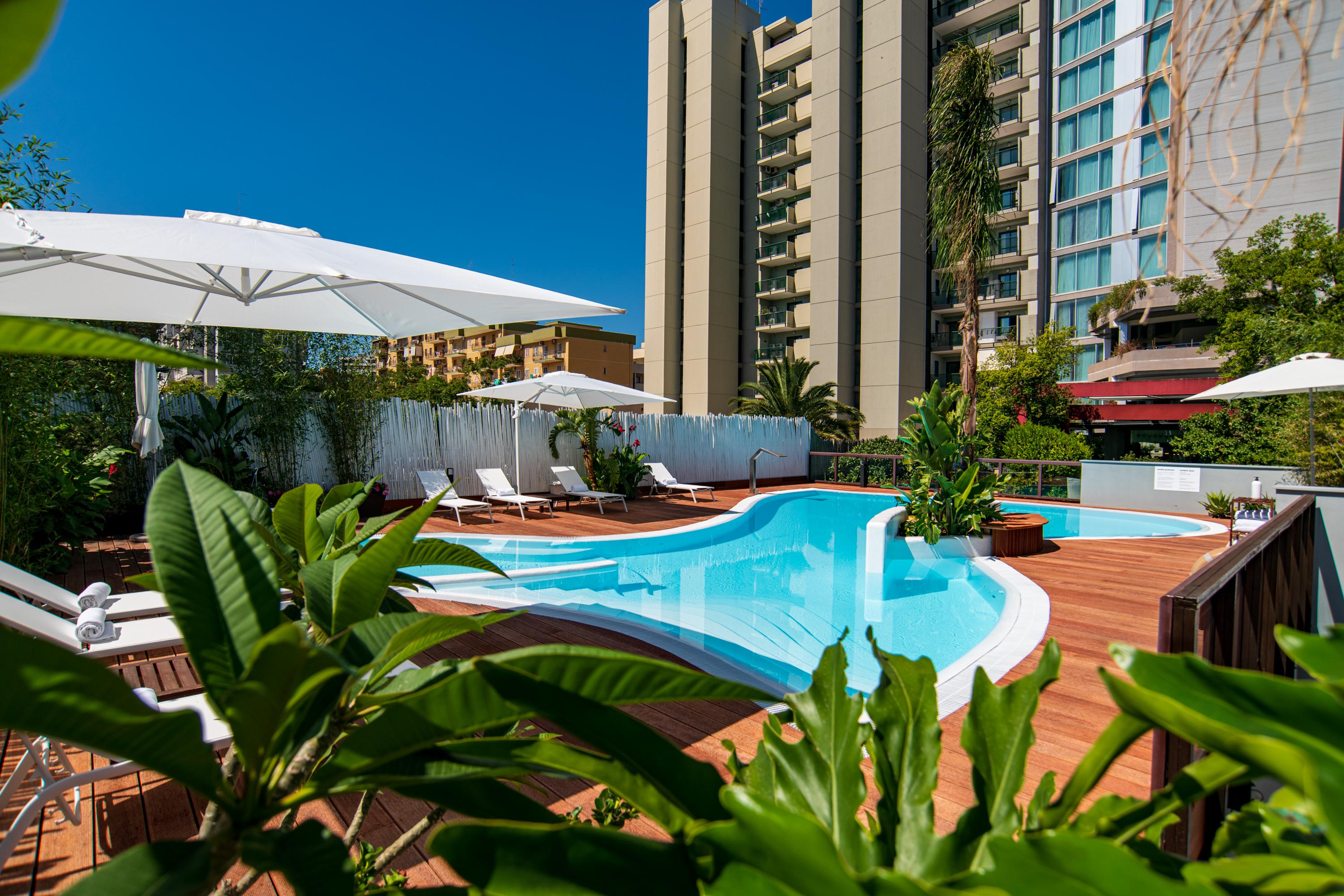 Hi Hotel Bari Esterno foto